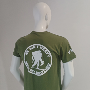 T-shirt He ain't heavy groen